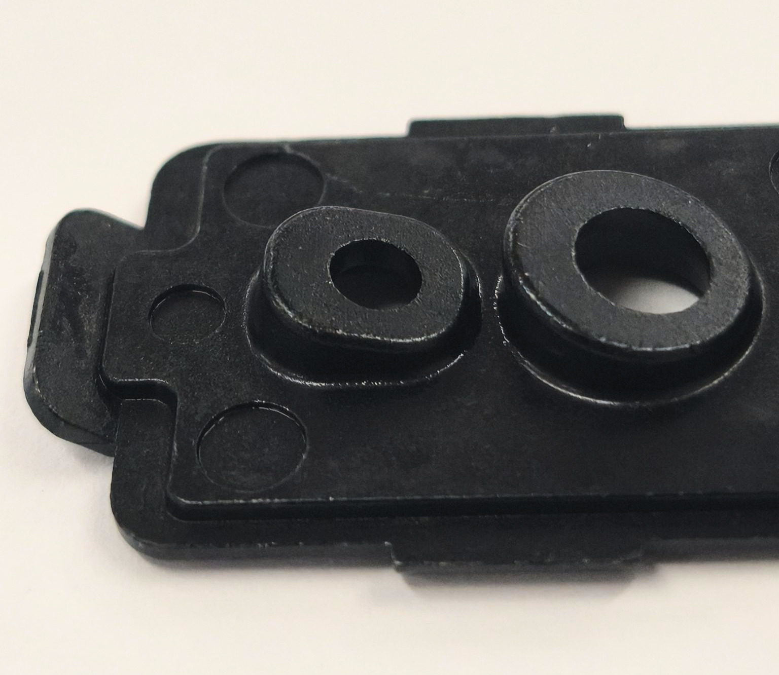 黒染めを施した亜鉛ダイカスト部品